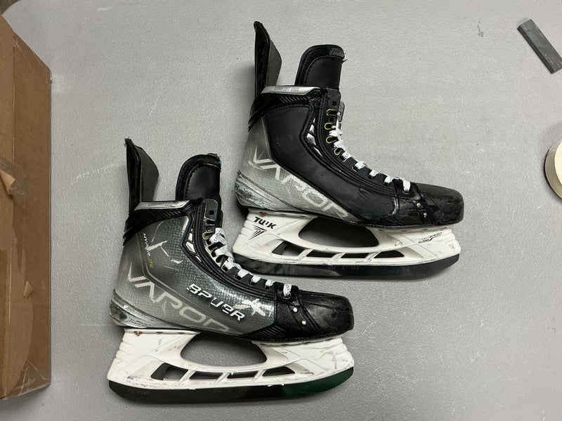 Bauer Vapor HyperLite Mens Pro Stock Size 10.5 Hockey Skates 73517 Bauer Custom Shop Shot Blocker