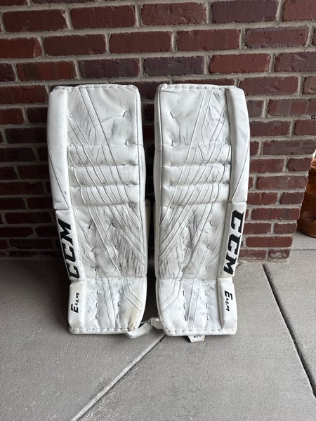 34" CCM Extreme Flex E4.9 Goalie Leg Pads (Used)