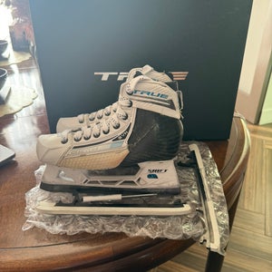 Used True Hockey Skates