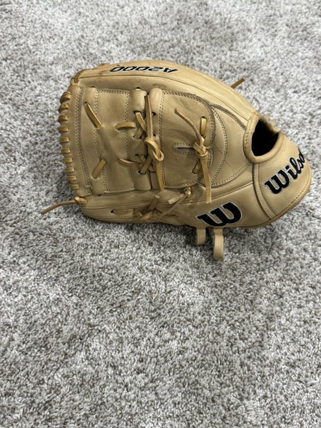 2024 Wilson LH Pitcher's A2000 Baseball Glove 12" (Used)