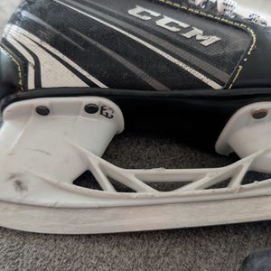 CCM Tacks 9040 Youth Hockey Skates Regular Width 11 (Used)