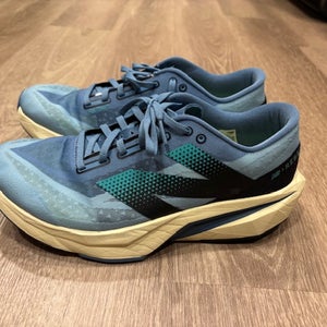 Men's 9.5 New Balance FuelCell Rebel v4 Running Shoes