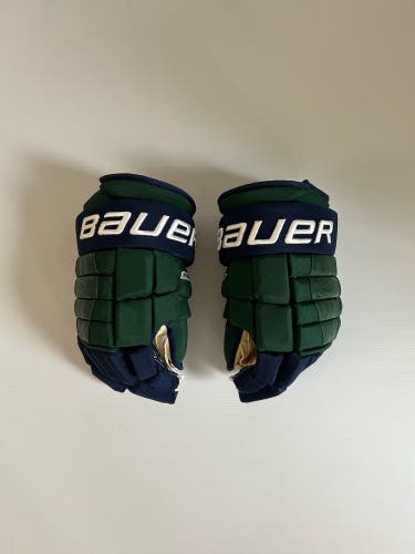 Like New Size 15" Green/Blue Bauer Pro Series Pro Stock Gloves