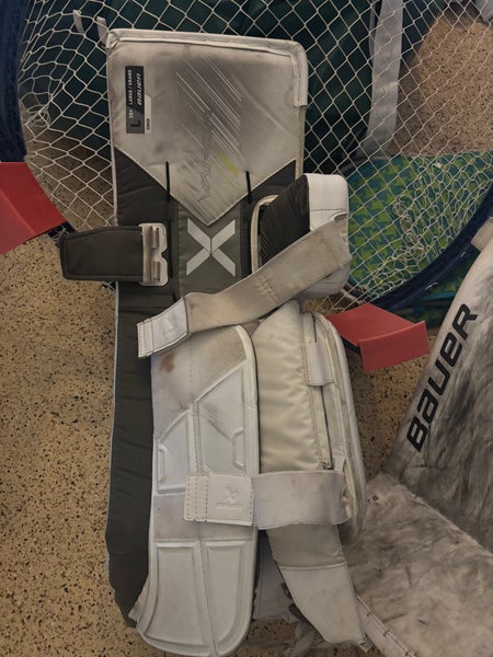 35" 2022 Bauer Hyperlite 2 Goalie Leg Pads (Used)