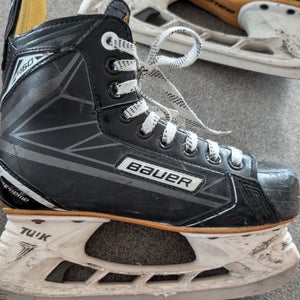Bauer Supreme 160 Hockey Skates Size 3 (Used)