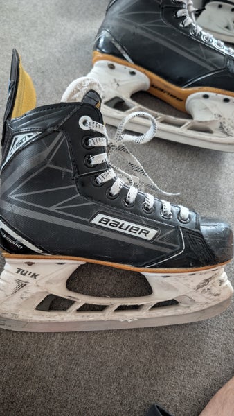 Bauer Supreme 160 Hockey Skates Size 3 (Used)