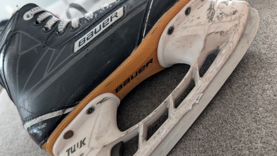 Bauer Supreme 160 Hockey Skates Size 3 (Used)