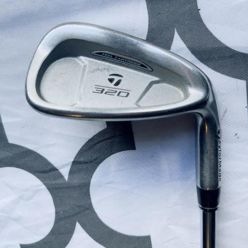 TaylorMade 320 Mens Right Handed Pitching Wedge Golf Club