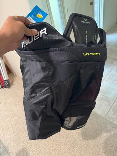 Intermediate Large Bauer Vapor Hyperlite Hockey Pants (New)