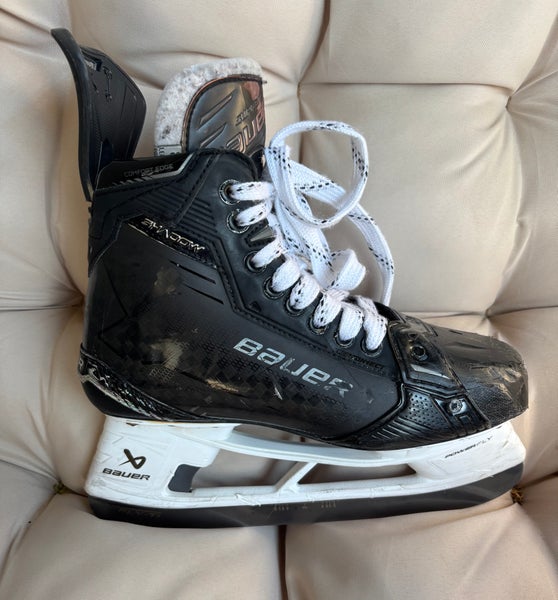 2024 Bauer Supreme Shadow Hockey Skates Regular Width 8 (Used)