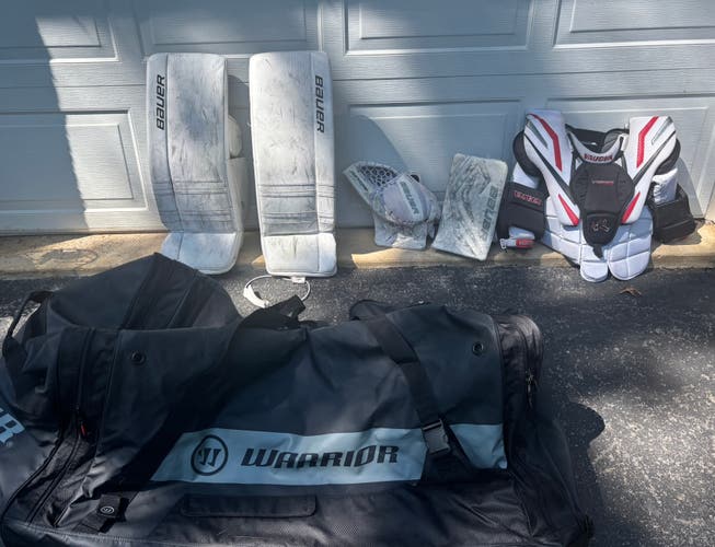 30" Bauer Goalie Full Set + roller bag (Used)