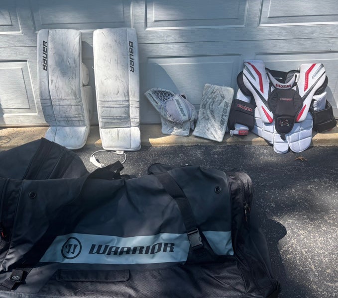 30" Bauer Goalie Full Set + roller bag (Used)