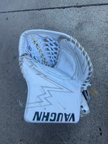 READ DESCRIPTION BEFORE BUYING Used Vaughn XP 70 Degree Break Goalie Glove Senior