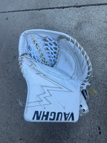READ DESCRIPTION BEFORE BUYING Used Vaughn XP 70 Degree Break Goalie Glove Senior
