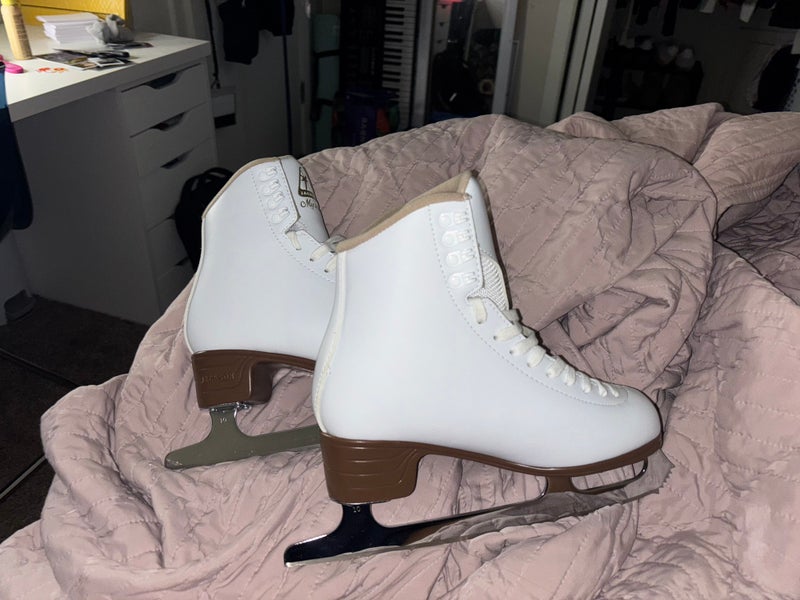 Jackson Ultima Mystique Figure Skates Adult 7 (New)