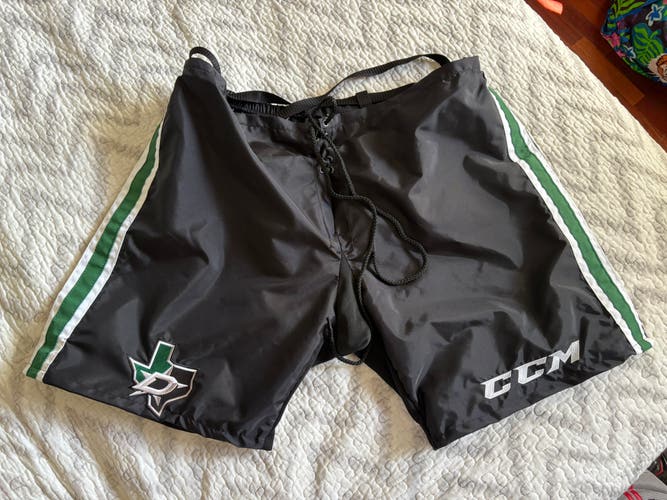 Used Goalie Dallas Stars CCM PP10 Shell size Medium M Altered from a Player Shell