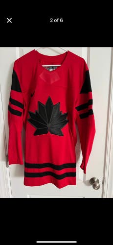 NWT Nike Team Canada Olympic Red Hockey Jersey Adult Size Small