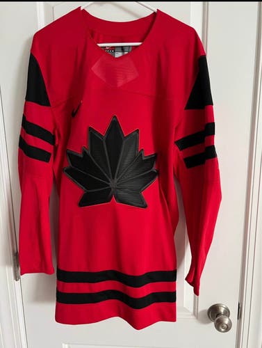 NWT Nike Team Canada Olympic Red Hockey Jersey Adult Size Small