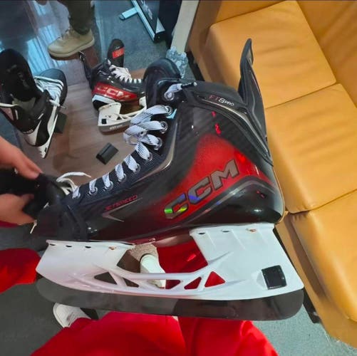 CCM JetSpeed FT8 Pro Hockey Skates Wide Width 8 (New)