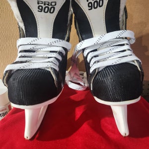 CCM Hockey Skates Regular Width Size 2 (Used)