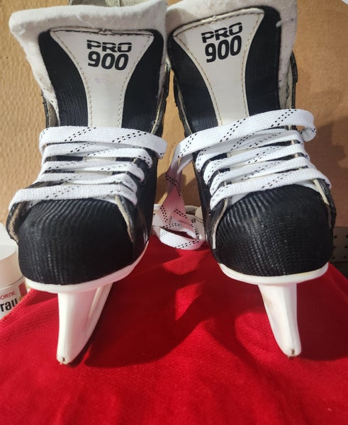 CCM Hockey Skates Regular Width Size 2 (Used)