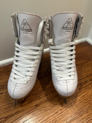 Jackson Ultima Classic Figure Skates B Junior 3 (Used)