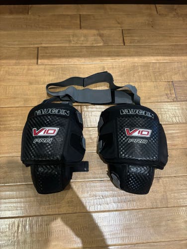 Pro Stock Vaughn V10 Pro Senior Goalie Knee Pads with Garter Belt