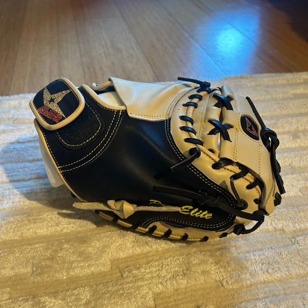 Brand New All Star CM3000XSBT Catcher's Glove 32”