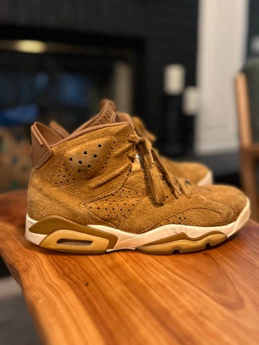 Men's Size M 8.5 (W 9.5) Jordan Shoes (Used)