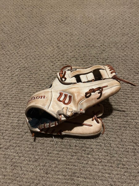 2021 Wilson A2000 RH Infield Baseball Glove 11.5" (Used)