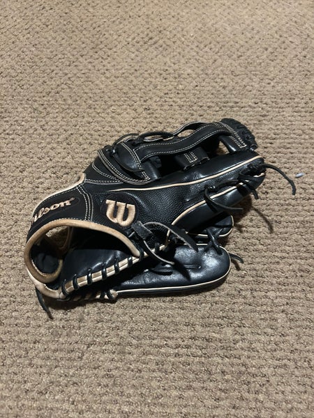 Wilson A2000 RH Outfield Baseball Glove 12.75" (Used)