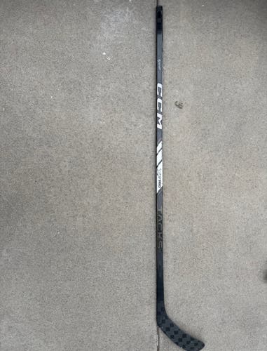 Intermediate CCM Jetspeed FT7 Pro Right P28 Pro Stock (XF Pro Wrap) (Used - 3 Stick Bundle)
