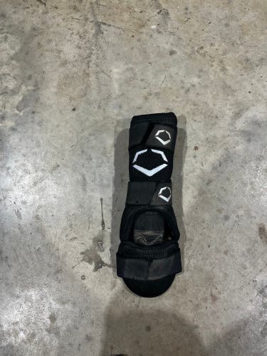 Black Junior EvoShield Leg guard Shin Guards (Used)