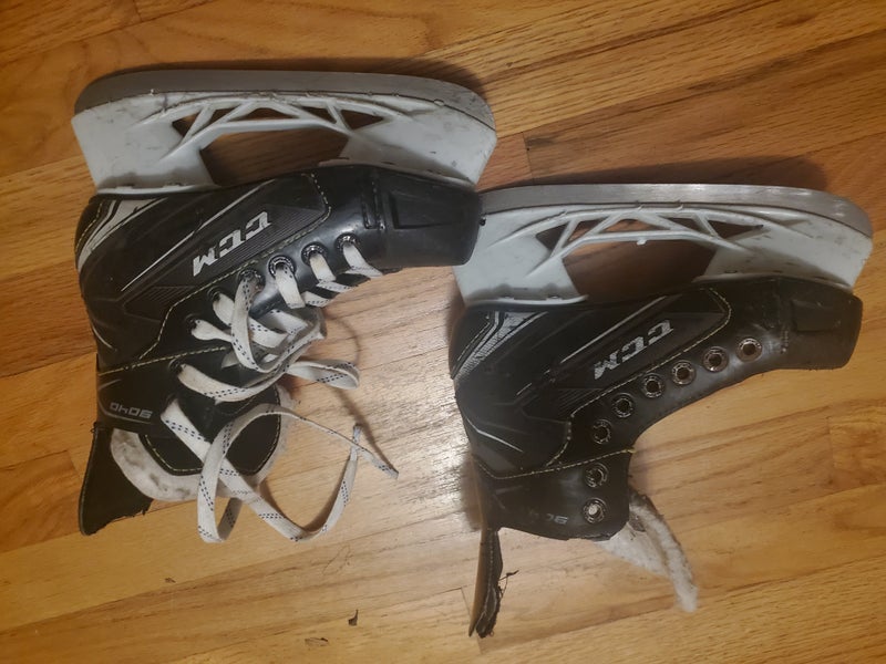 2020 CCM Tacks 9040 Hockey Skates Regular Width Size 1 (Used)