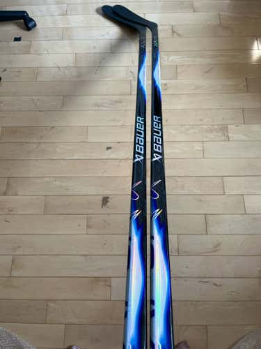 New 2 PACK Senior Bauer Flylite P28 77 Flex Left Handed Hockey Sticks
