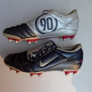 Men's Size M 10.5 (W 11.5) Nike Low Top Molded Cleats (New)