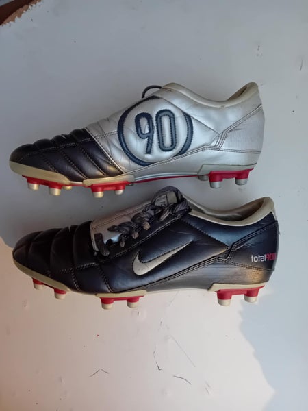 Men's Size M 10.5 (W 11.5) Nike Low Top Molded Cleats (New)