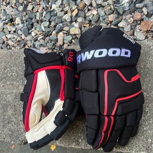 Connor Bedard gloves