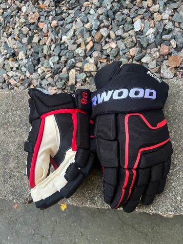 Connor Bedard gloves