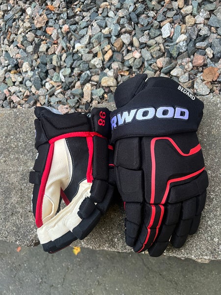Connor Bedard gloves
