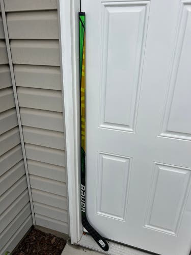 Intermediate Bauer Supreme UltraSonic Left Hand Hockey Stick P28 (Used)
