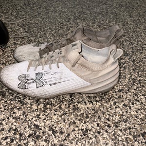 Size M 10.5 Under Armour Blur Cleats (Used)