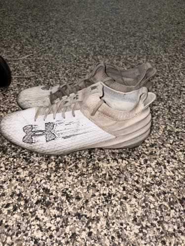 Size M 10.5 Under Armour Blur Cleats (Used)