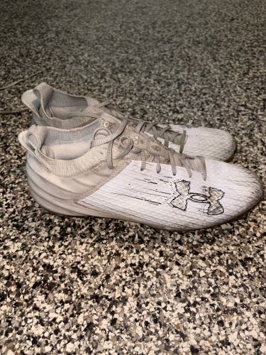 Size M 10.5 Under Armour Blur Cleats (Used)