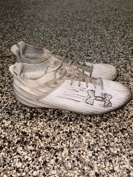Size M 10.5 Under Armour Blur Cleats (Used)