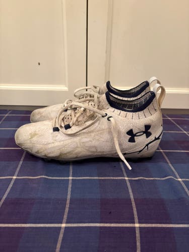 Size M 8.5 Under Armour Command Pro Cleats  (Used)