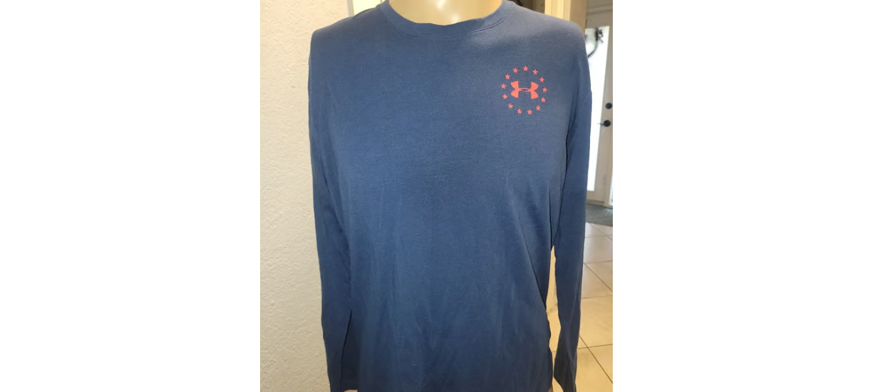Under Armour Men's Long Sleeve Light Weight Loose Heat Gear Navy - Size Medium