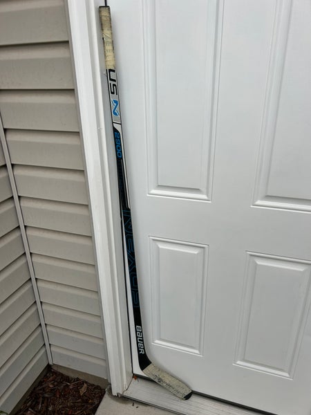 Intermediate Bauer Nexus 2900 Left Hand Hockey Stick P88 (Used)