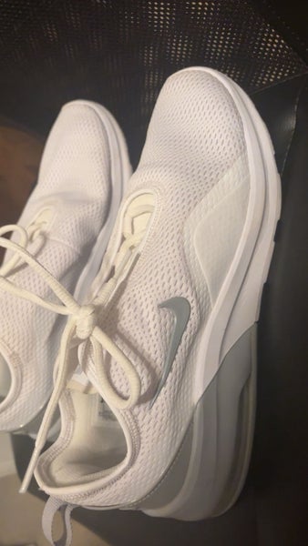 White Men's Size M 11.0 (W 12.0) Adult Nike Air max 270 Shoes (New)