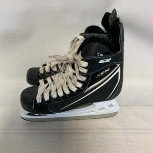 Used CCM 52 Intermediate Hockey Skate Intermediate 5.0 11823-S000033496